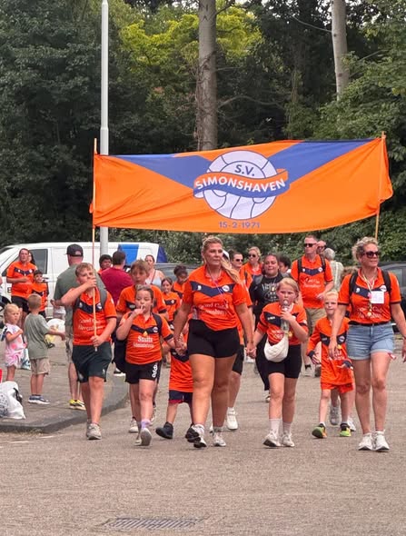 🎉 De wandelaars van SV Simonshaven hebben de Avondvierdaagse succesvol afgerond!